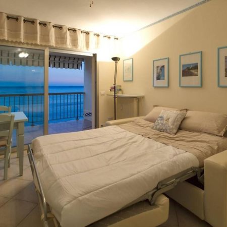 Charmant T3 Front De Mer Roquebrune-Cap-Martin Exterior foto